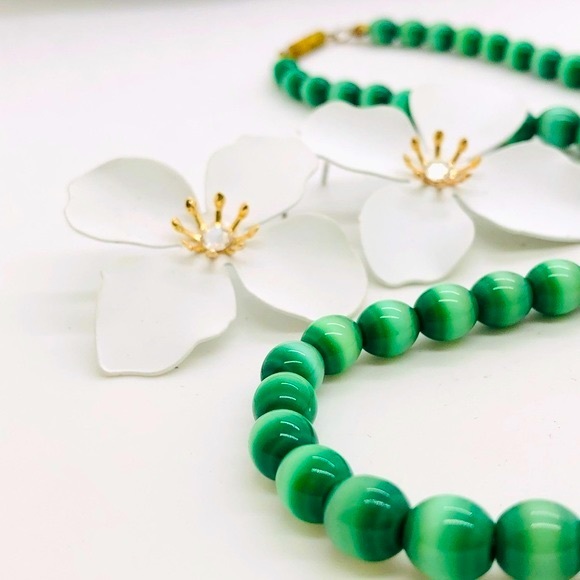 Vintage Green Moonglow Bead Necklace & Mod Flower Earrings - Picture 7 of 13